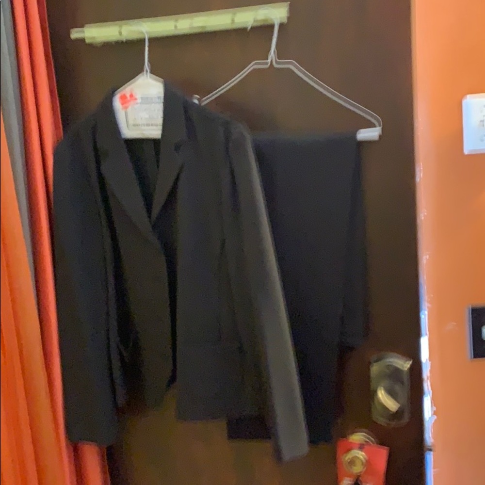 Pants suit